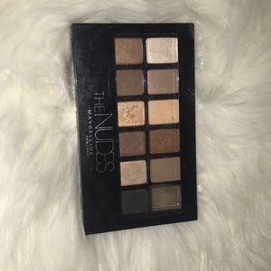 Maybelline eyeshadow palette.